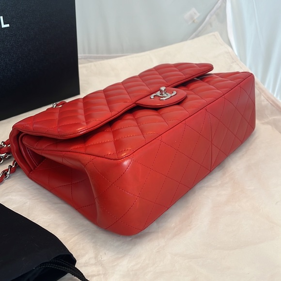 Chanel Quilted Jumbo Double Flap Bag - Picture 4 of 16